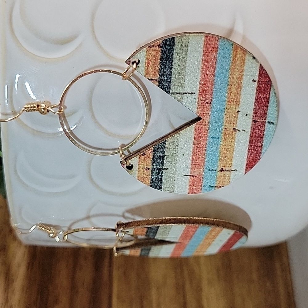 🔥LAST PAIR🔥 DISTRESSED BEACH RETRO STRIPE DROP EARRINGS - Picture 3 of 7
